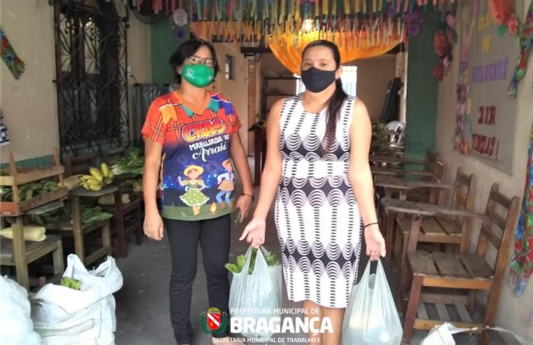 Entrega de Produtos Alimentícios Do Programa PAA às famílias beneficiárias.