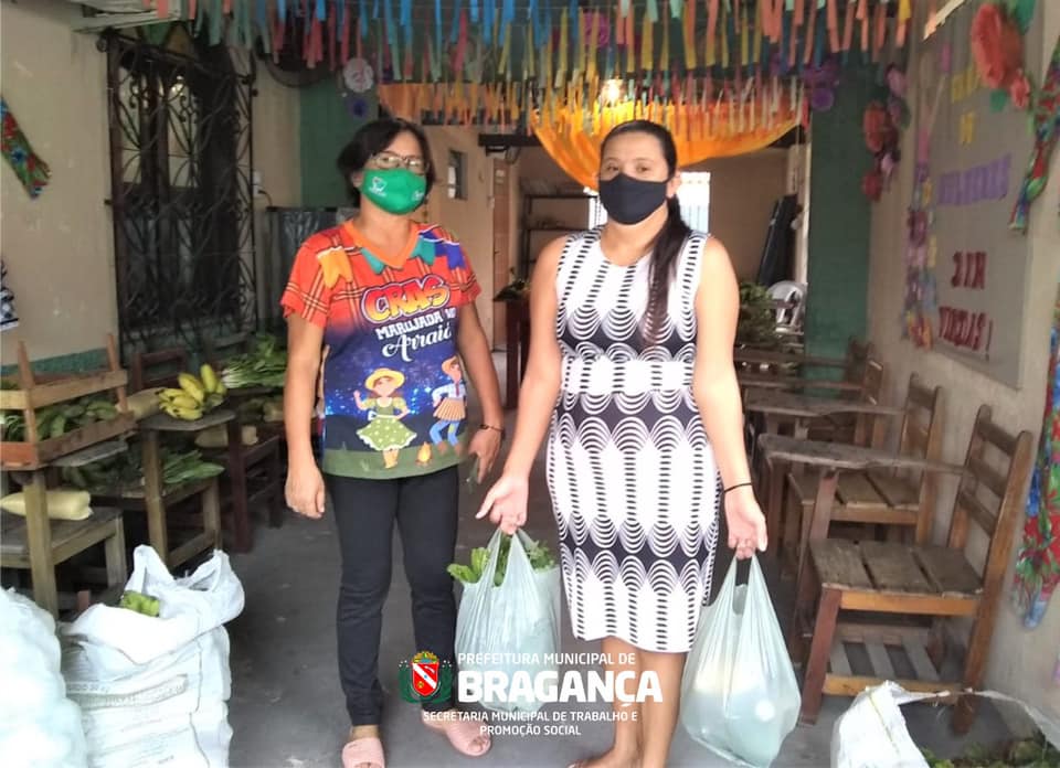 Entrega de Produtos Alimentícios Do Programa PAA às famílias beneficiárias.