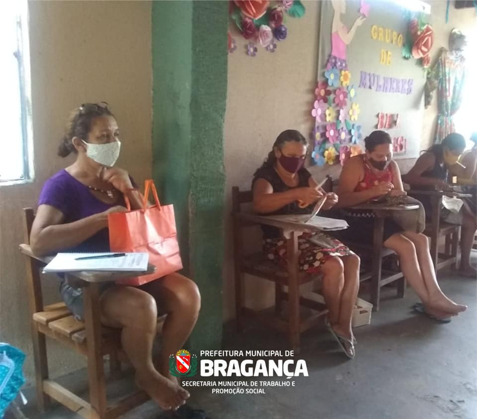 Oficina com o Grupo de Mulheres para a Confecção de Bolsas Ecobag.