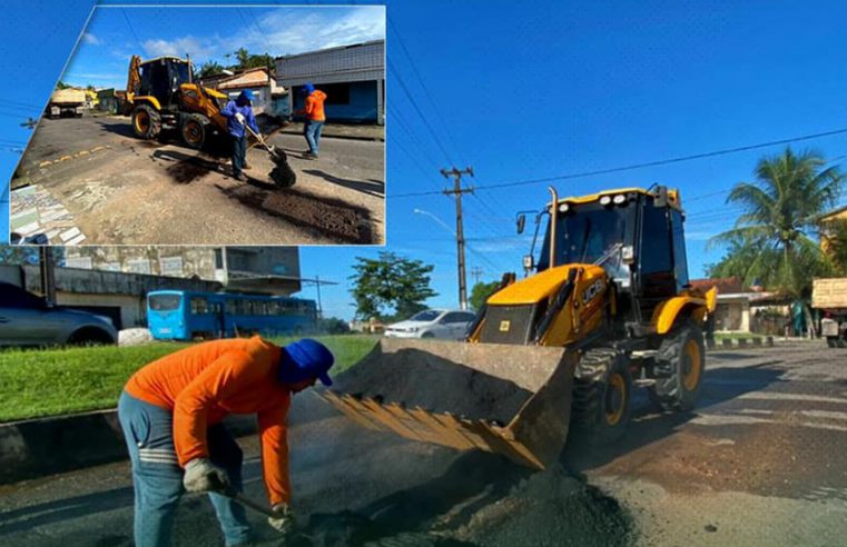 Operação tapa buraco na passagem Sapucaia, no bairro do Riozinho.