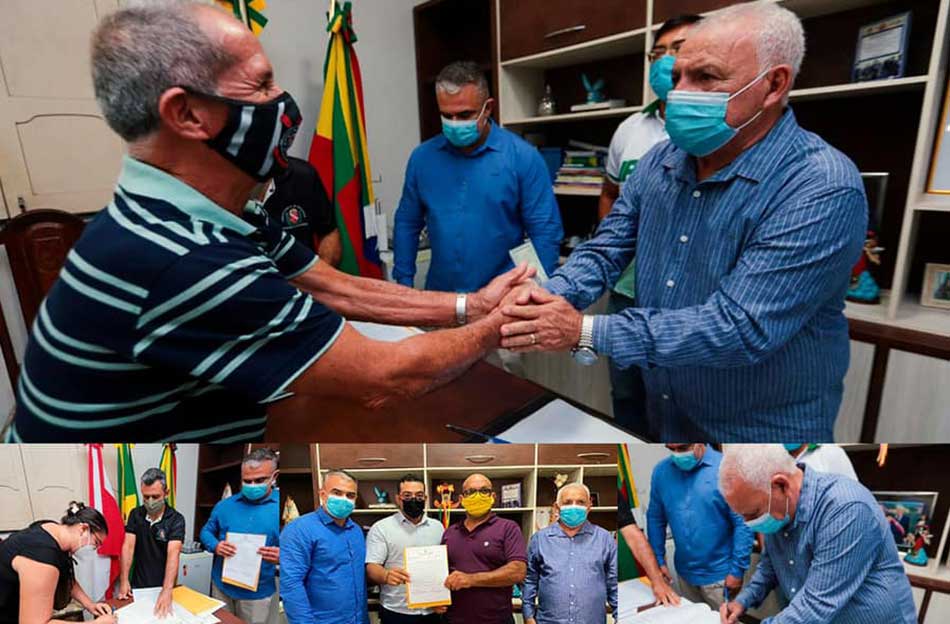 Entrega de títulos de doação de terras