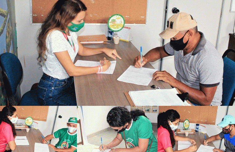 AGRICULTORES FAMILIARES ASSINAM O TERMO PARA A COMERCIALIZAÇÃO PAA 2021.