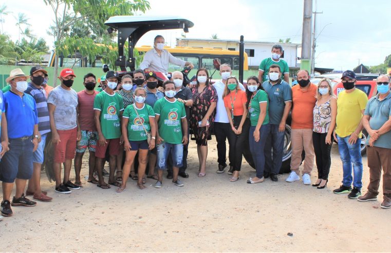 ENTREGA DE TRATOR AGRÍCOLA E IMPLEMENTOS AO PROGRAMA DE AQUISIÇÃO DE ALIMENTOS.