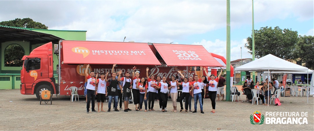 PROJETO CAMINHÃO DAS PROFISSÕES DO INSTITUTO MIX EM NOSSO MUNICÍPIO.