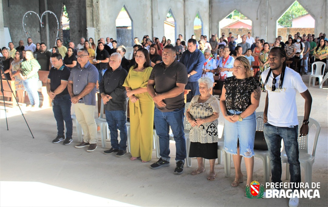 PREFEITO DE BRAGANÇA CELEBRA ANIVERSÁRIO COM MISSA DE AÇÃO DE GRAÇAS.