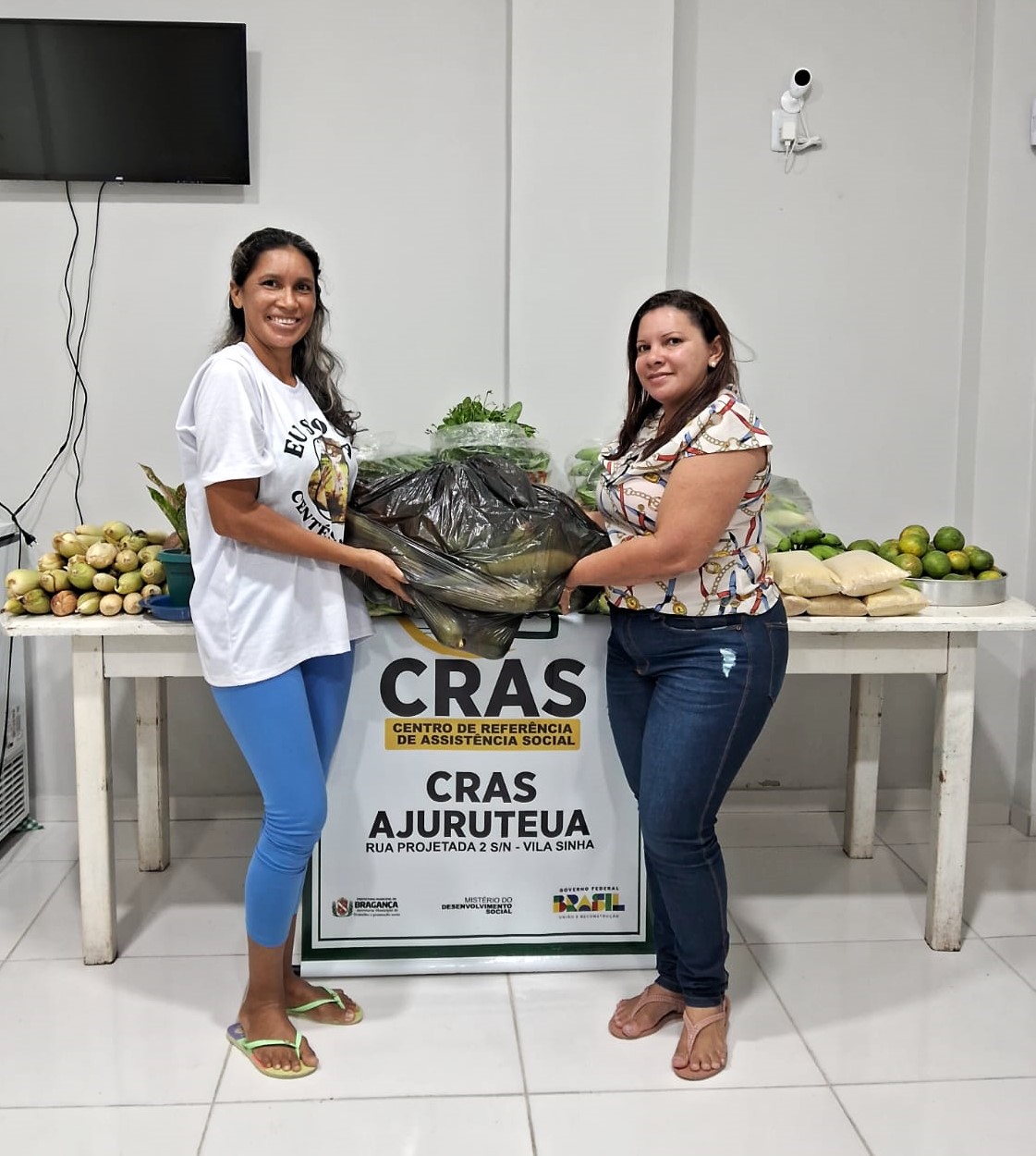 ENTREGA DE CESTAS DO PAA PELO CRAS MUNICIPAL.